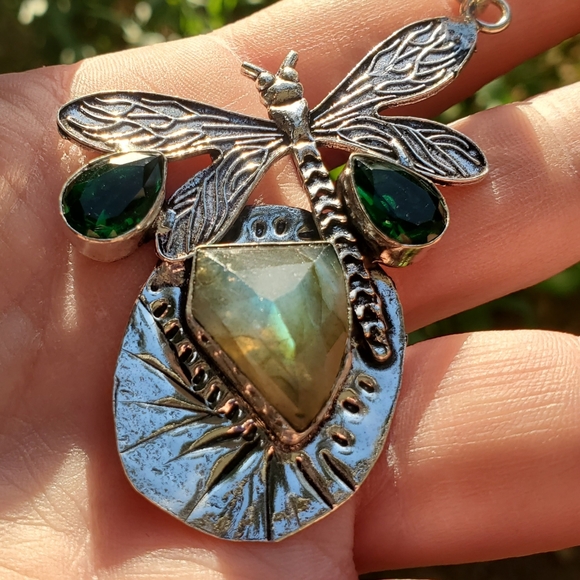 New Labradorite and Diopside Silver Dragonfly Pendant. - Picture 5 of 16